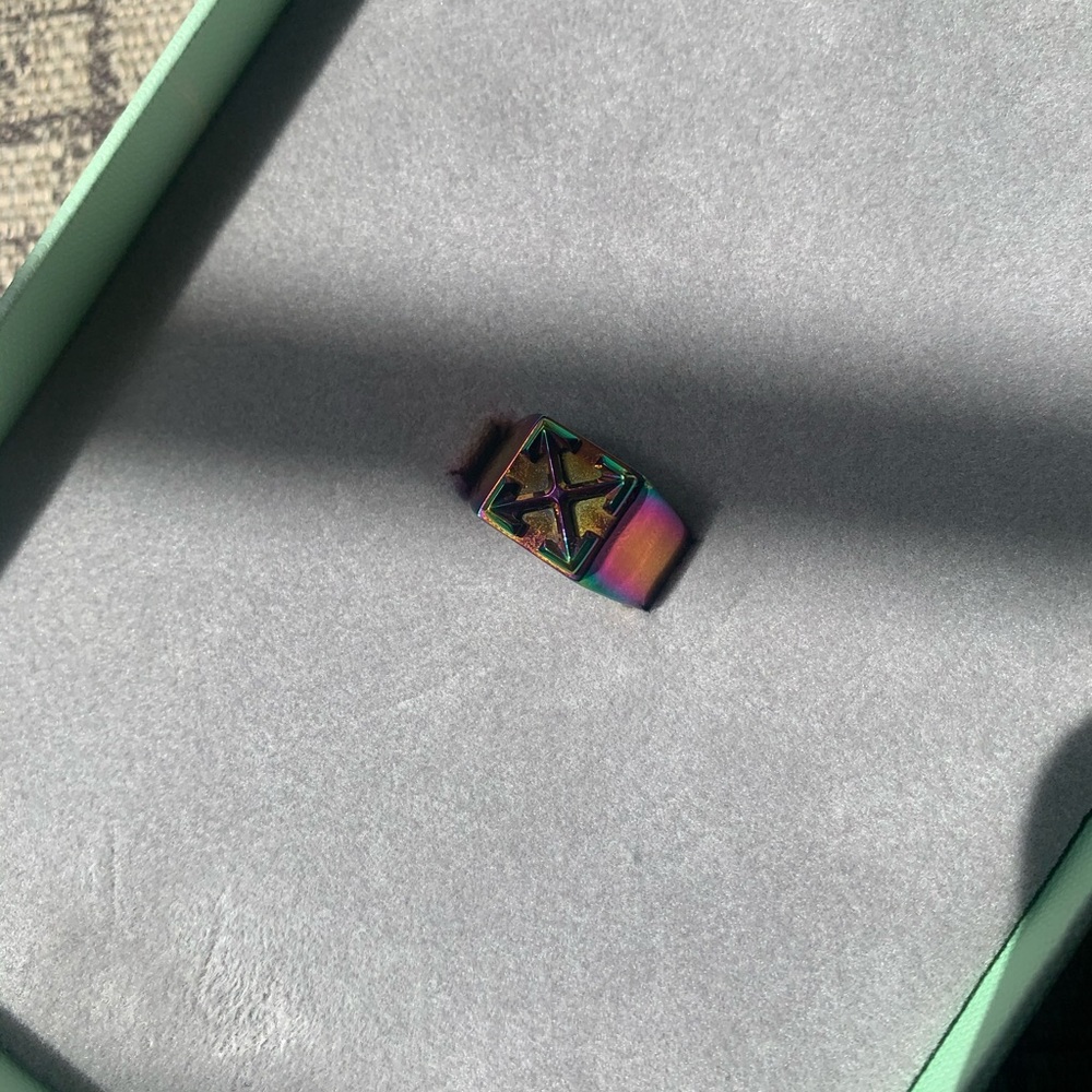 Off white ring